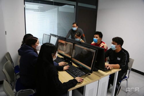 加强职业技能培训与信息技术咨询服务，拓宽劳动者就业渠道